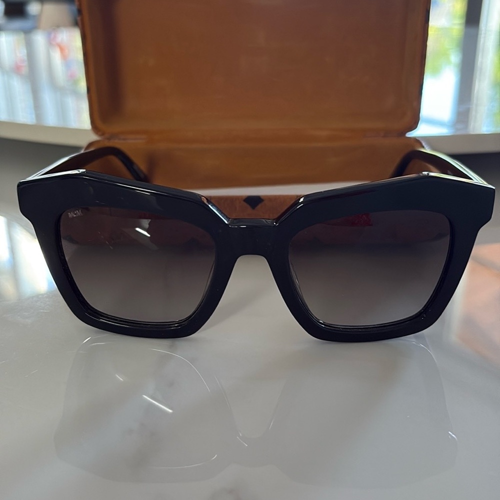 MCM Black (MCM654S) SUNGLASSES